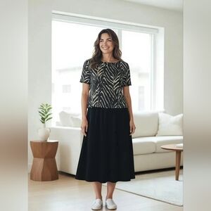 2 Pc B& W Skirt & Blouse Combination Swing Skirt Patterned Top Striking Together